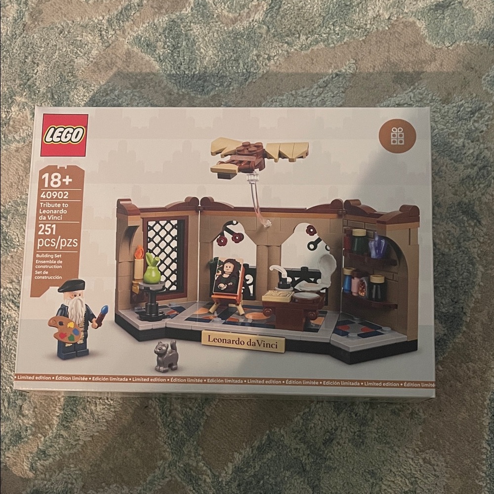 LEGO Tribute to Leonardo da Vinci Display Set New in box